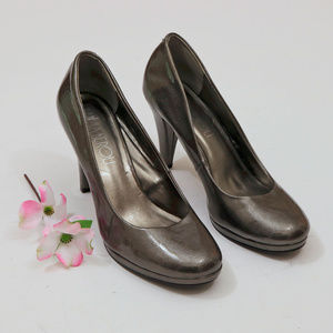EUC Via Neroli Pearlized Gray Platform Pumps